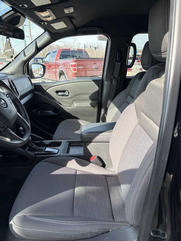 2023 Nissan Frontier Image 7