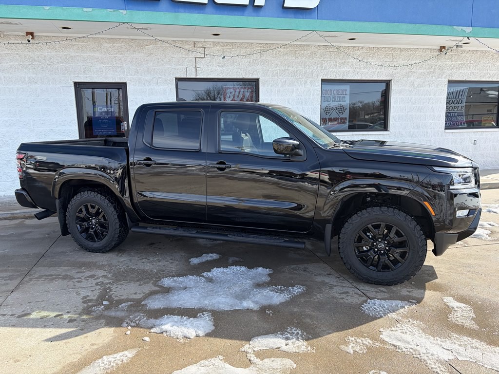 2023 Nissan Frontier Image 2