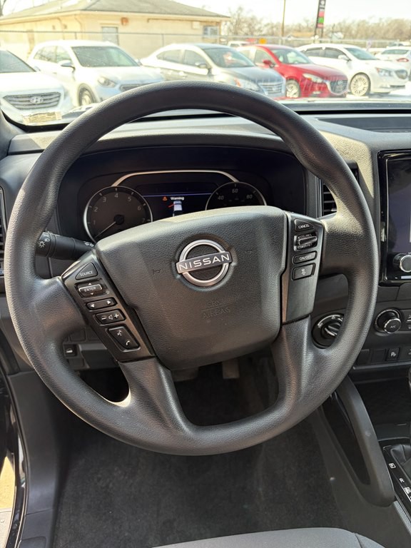 2023 Nissan Frontier Image 9