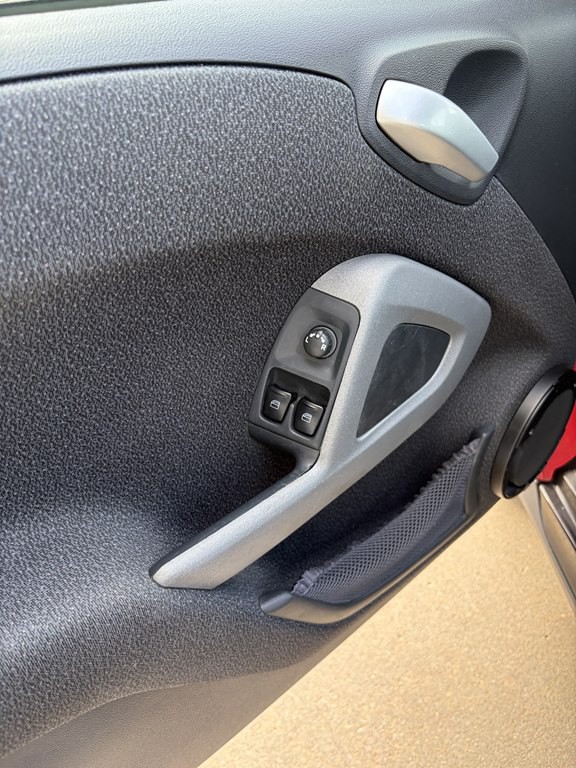 2009 smart fortwo Image 6