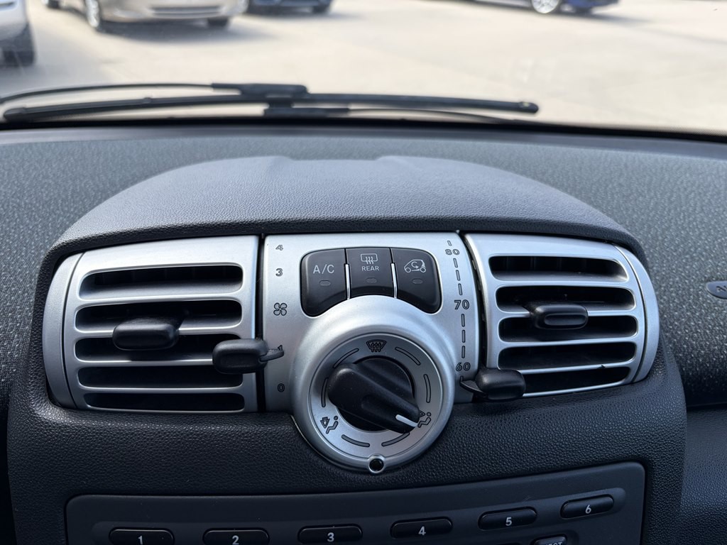 2009 smart fortwo Image 12