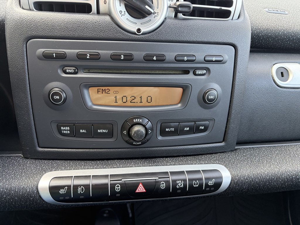 2009 smart fortwo Image 13