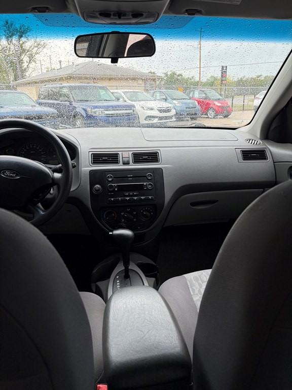 2005 Ford Focus Image 21