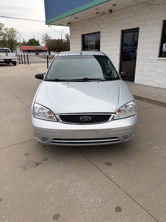 2005 Ford Focus Image 3