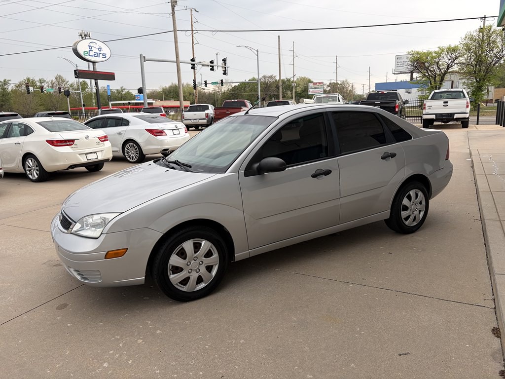 2005 Ford Focus Image 4