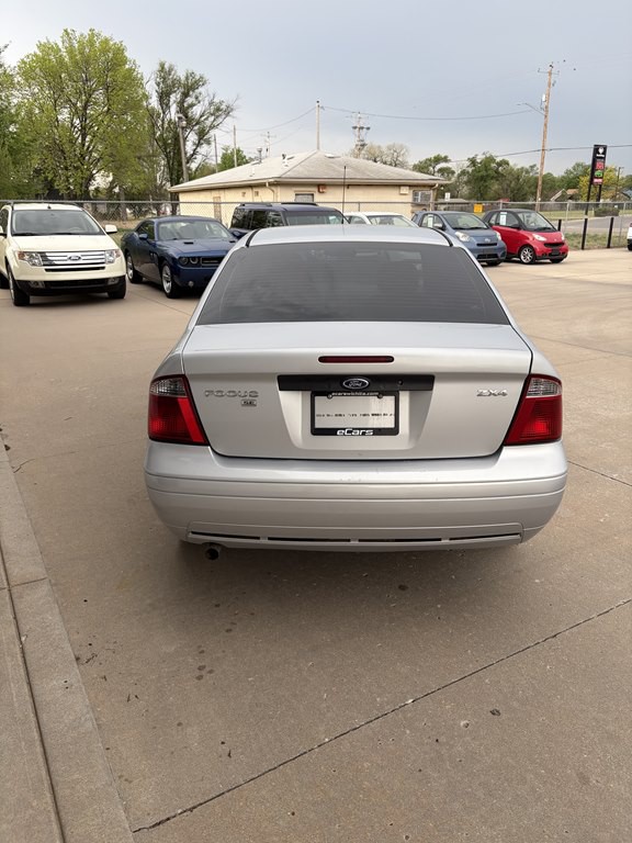 2005 Ford Focus Image 5