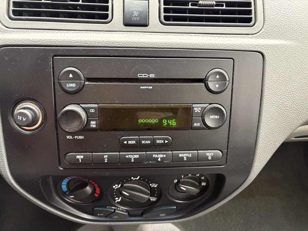 2005 Ford Focus Image 11