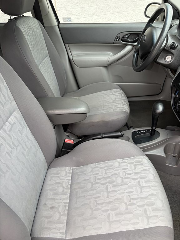 2005 Ford Focus Image 16