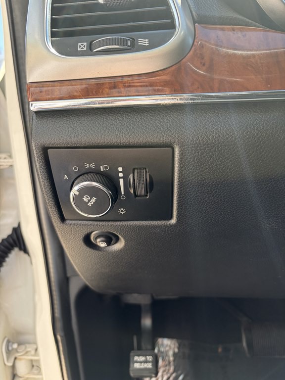 2011 Jeep Grand Cherokee Image 8