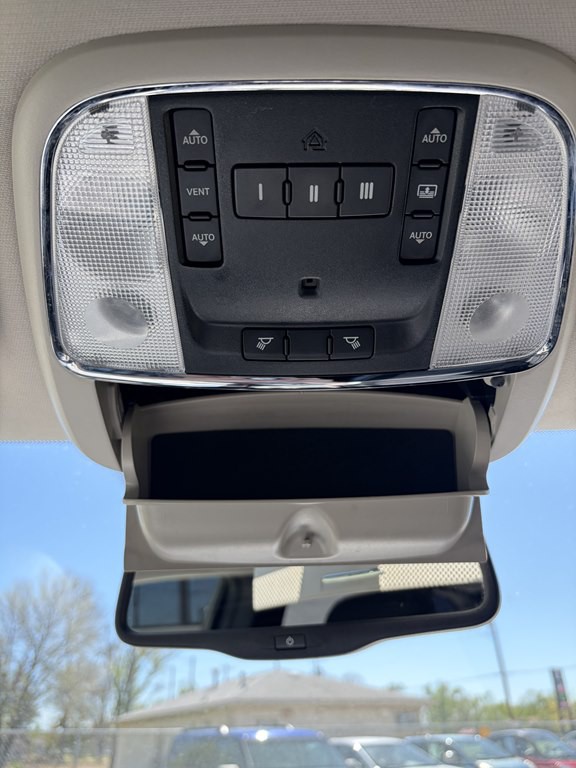 2011 Jeep Grand Cherokee Image 11