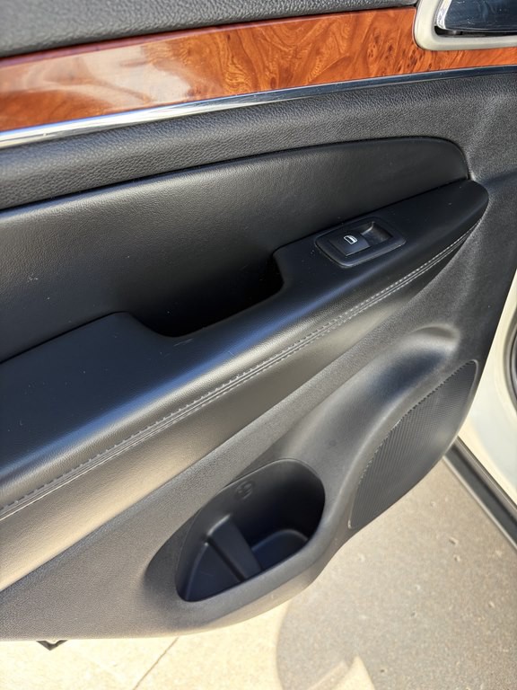 2011 Jeep Grand Cherokee Image 21