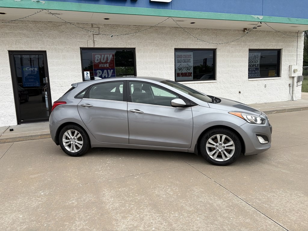 2013 Hyundai Elantra Image 2