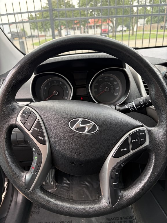 2013 Hyundai Elantra Image 8