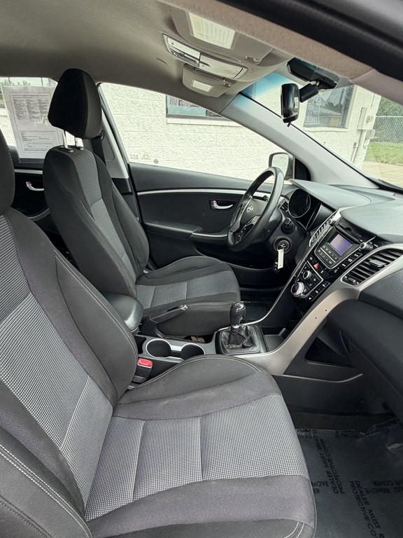 2013 Hyundai Elantra Image 16