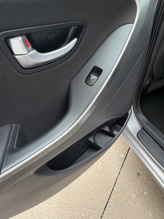 2013 Hyundai Elantra Image 18