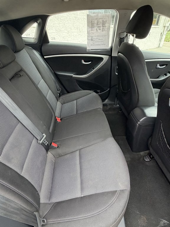 2013 Hyundai Elantra Image 21