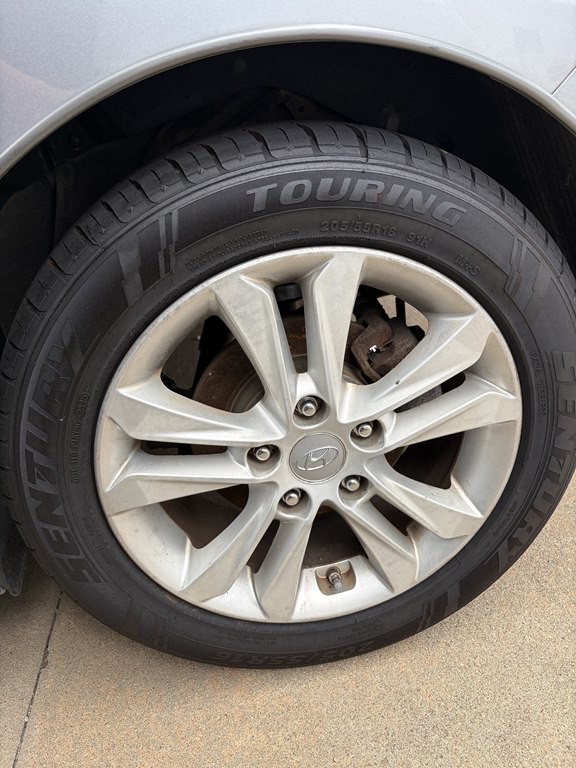 2013 Hyundai Elantra Image 24