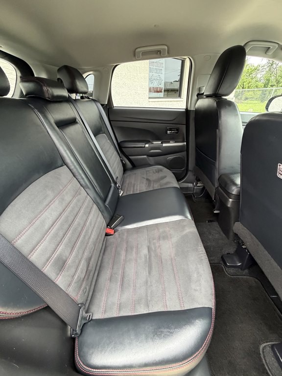 2018 Mitsubishi Outlander Image 23