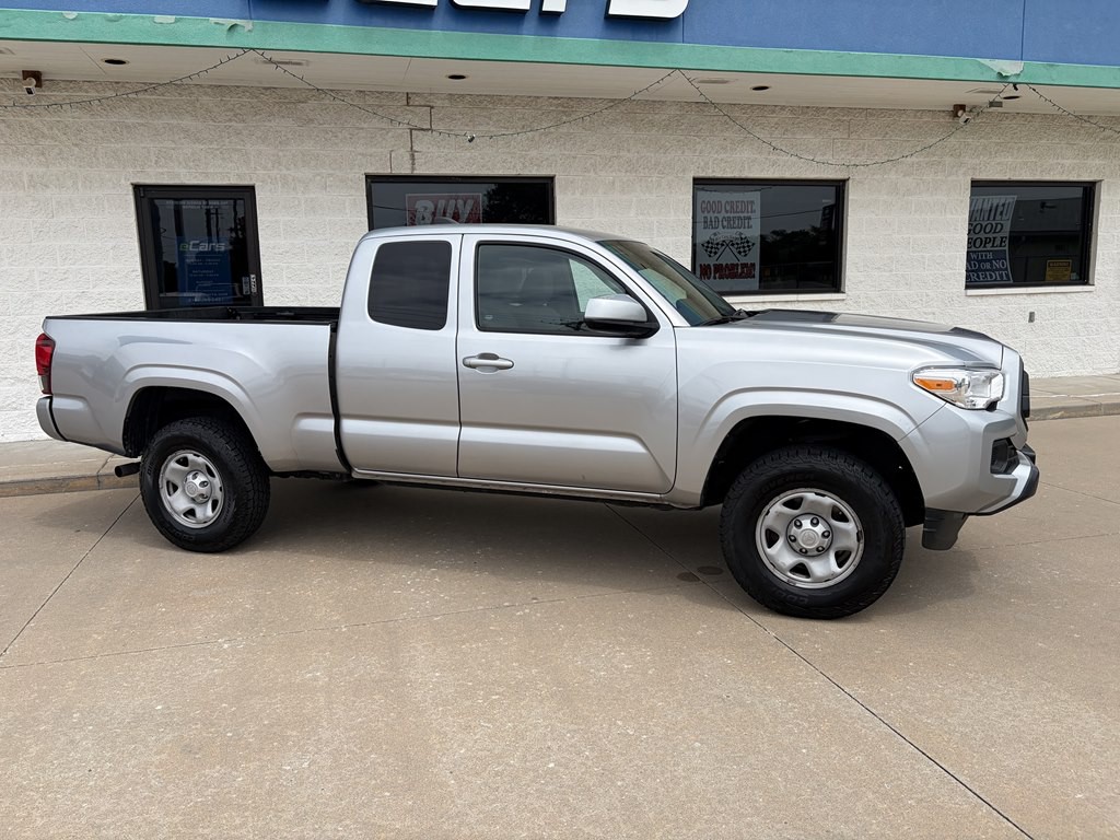 2023 Toyota Tacoma Image 2