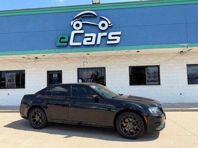 2019 Chrysler 300 Image 1
