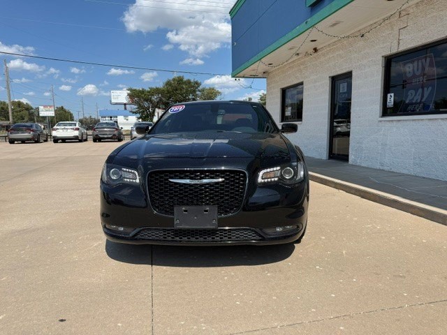 2019 Chrysler 300 Image 3