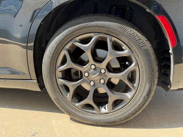 2019 Chrysler 300 Image 6