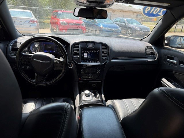 2019 Chrysler 300 Image 16