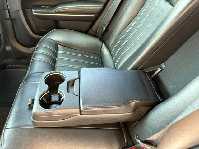 2019 Chrysler 300 Image 17