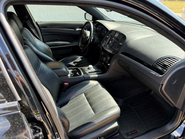 2019 Chrysler 300 Image 18