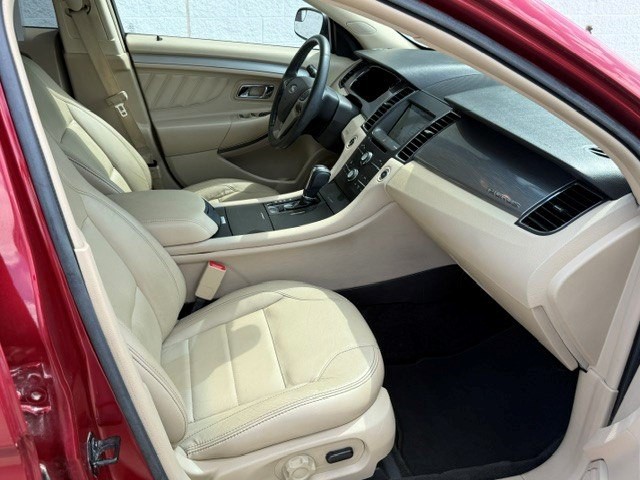 2016 Ford Taurus Image 16