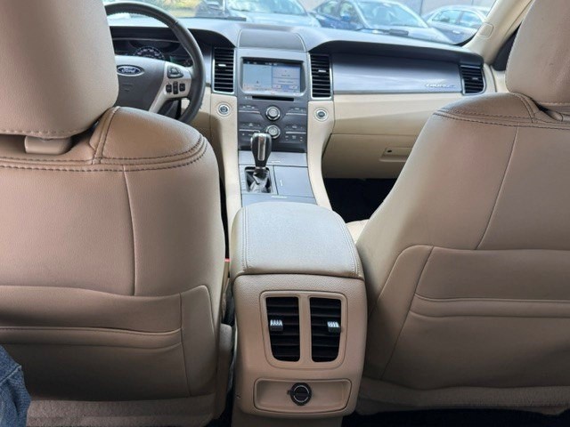 2016 Ford Taurus Image 17