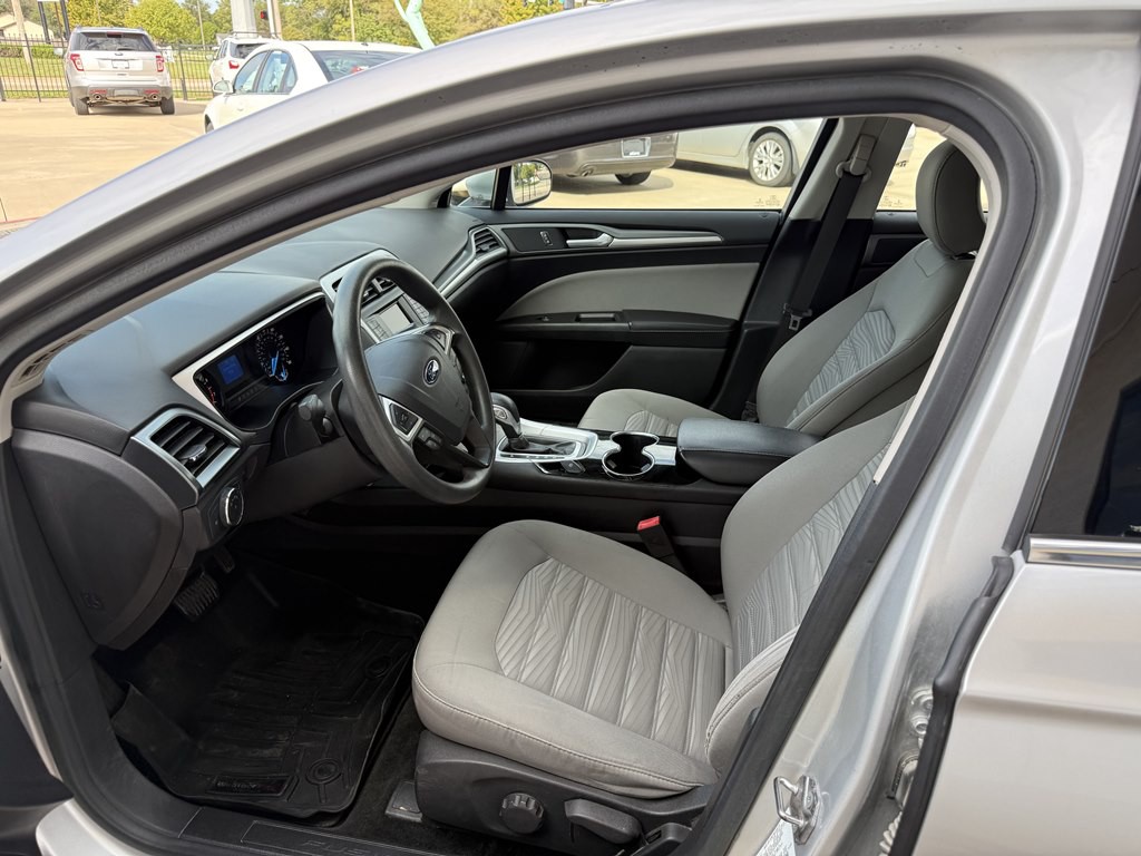 2016 Ford Fusion Image 5