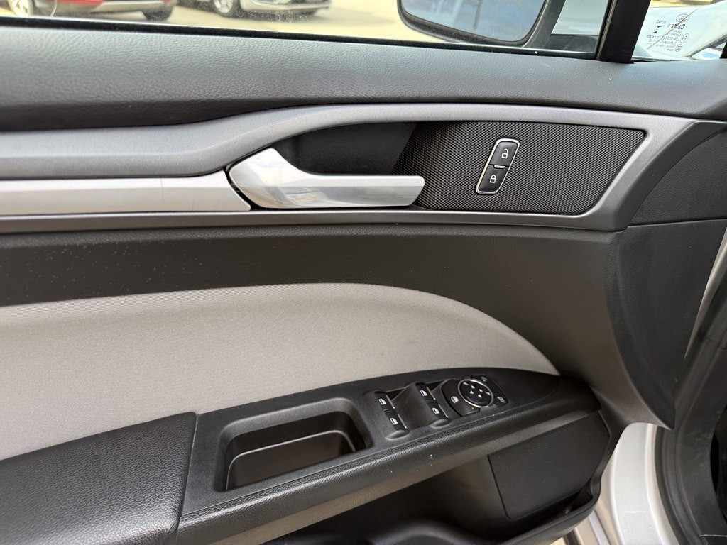 2016 Ford Fusion Image 13