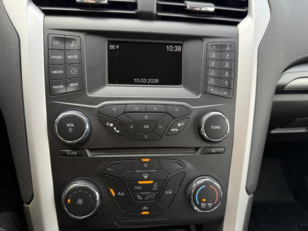 2016 Ford Fusion Image 16