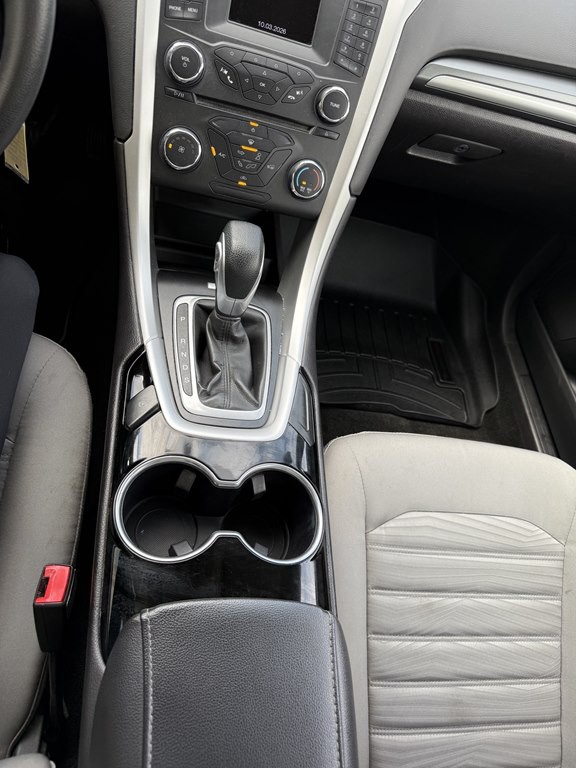 2016 Ford Fusion Image 17