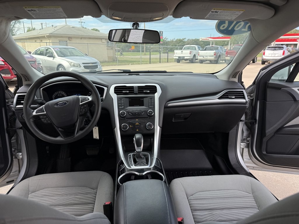 2016 Ford Fusion Image 20