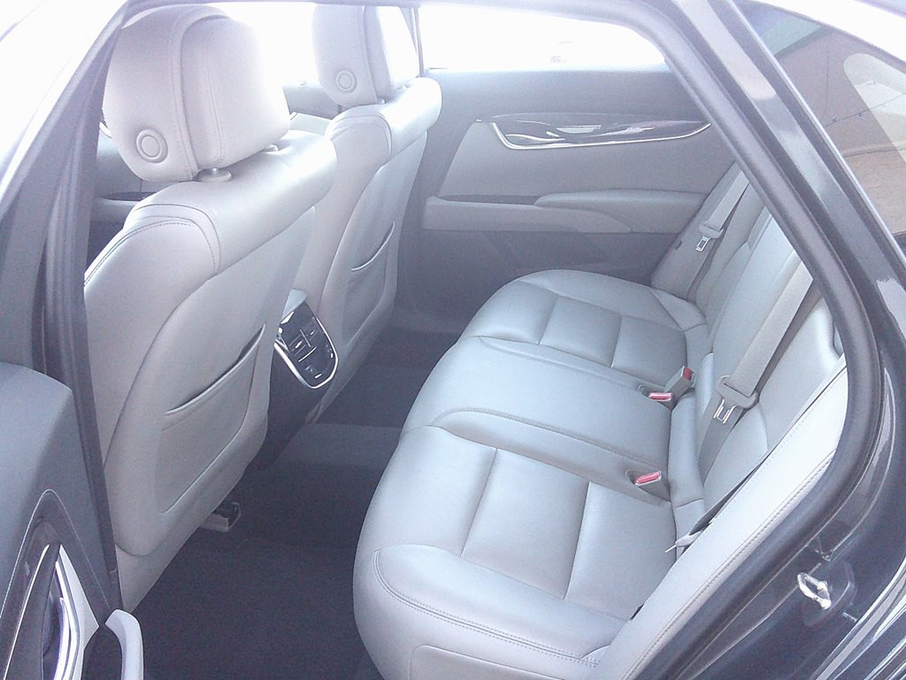 2013 Cadillac XTS Image 15