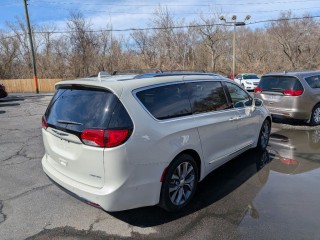 Image for 2017 Chrysler Pacifica Limited ID: 6897774