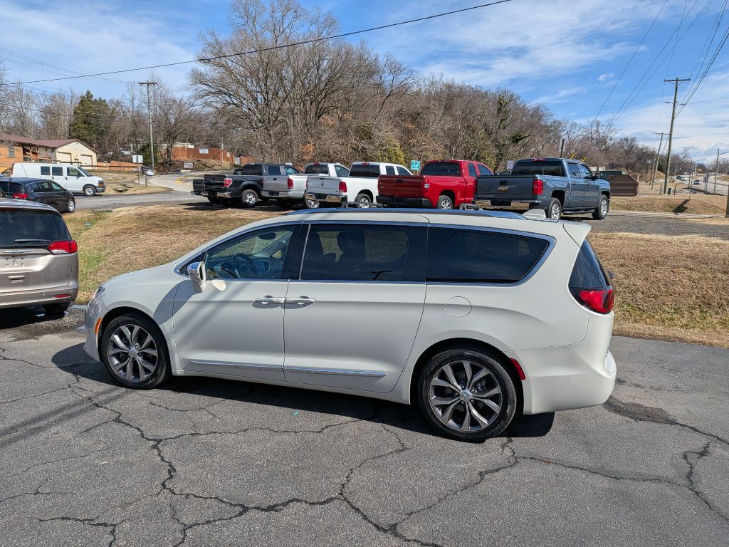 2017 Chrysler Pacifica Image 2