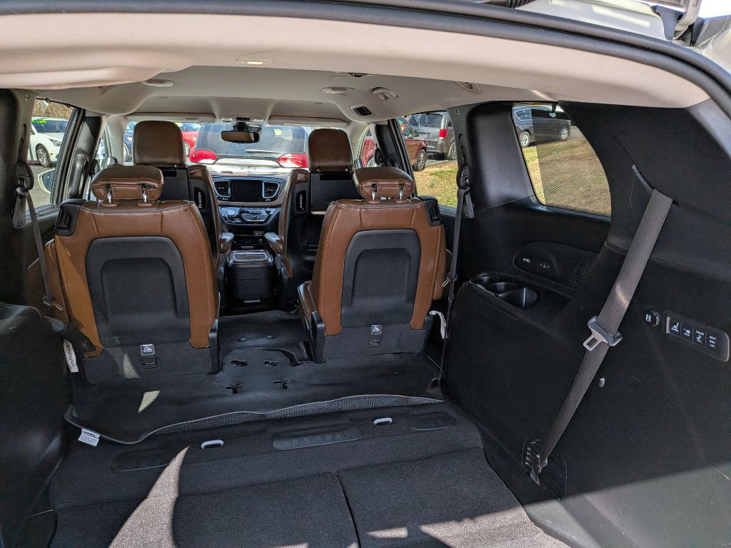 2017 Chrysler Pacifica Image 8