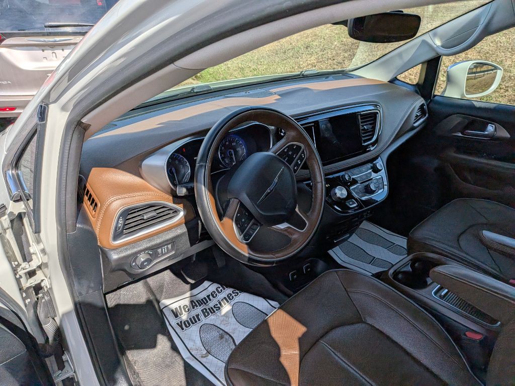 2017 Chrysler Pacifica Image 11