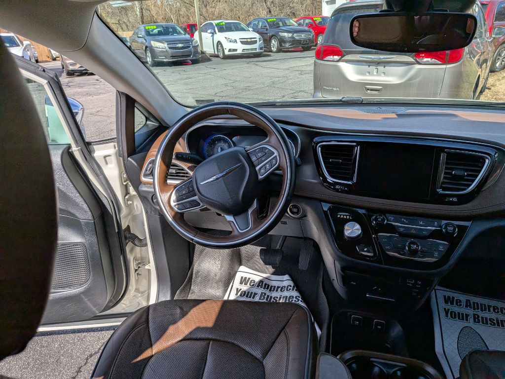 2017 Chrysler Pacifica Image 13