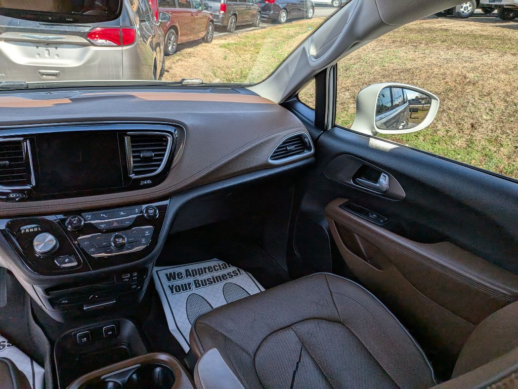 2017 Chrysler Pacifica Image 21