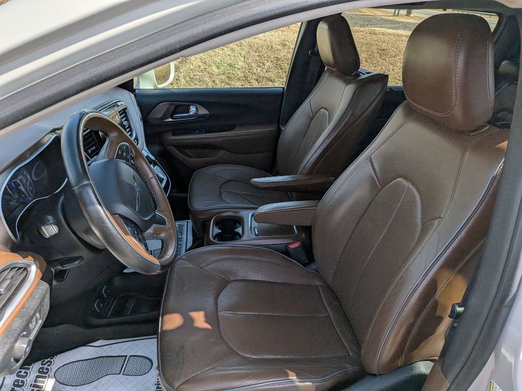 2017 Chrysler Pacifica Image 22