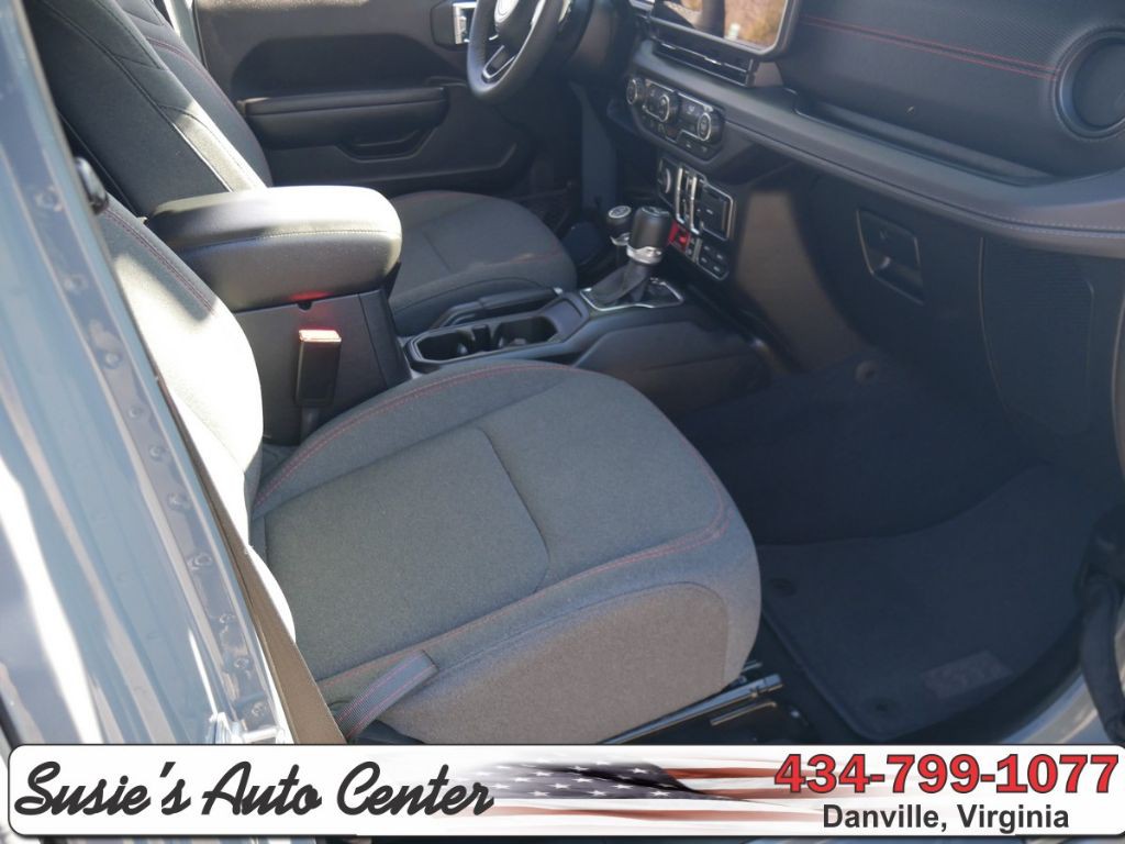 2025 Jeep Wrangler Image 11