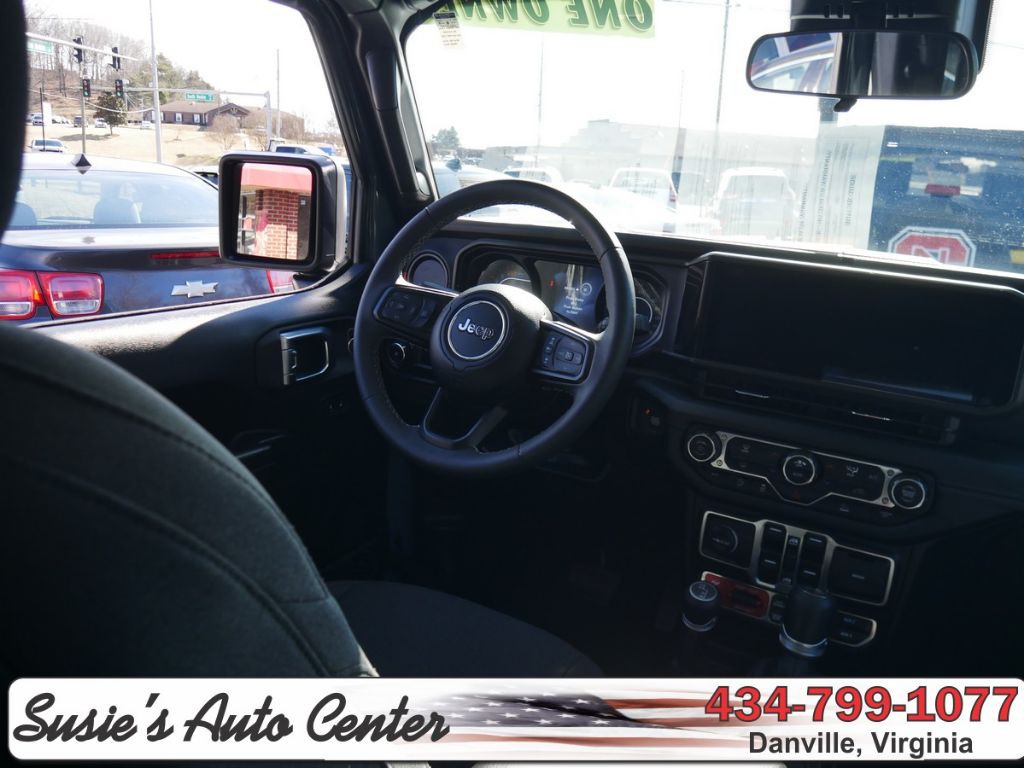 2025 Jeep Wrangler Image 19