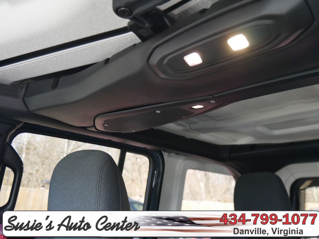 2025 Jeep Wrangler Image 30