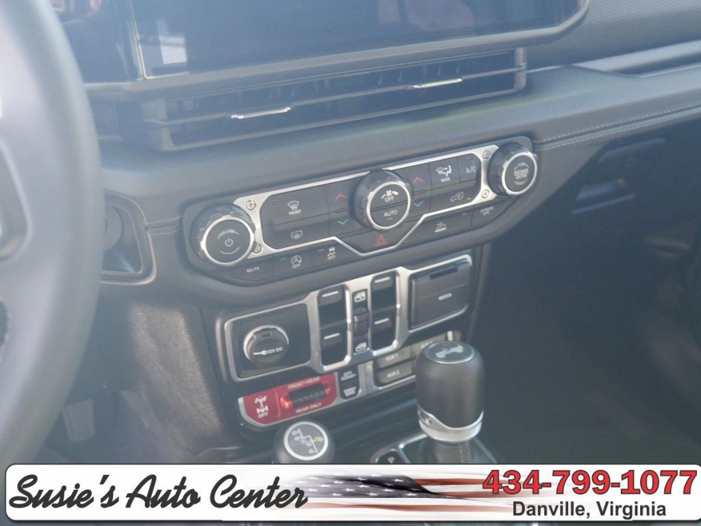 2025 Jeep Wrangler Image 35