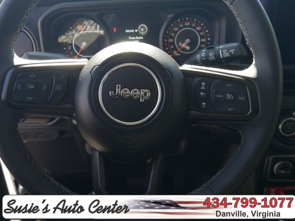 2025 Jeep Wrangler Image 36