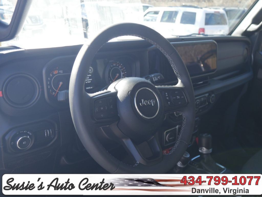 2025 Jeep Wrangler Image 38